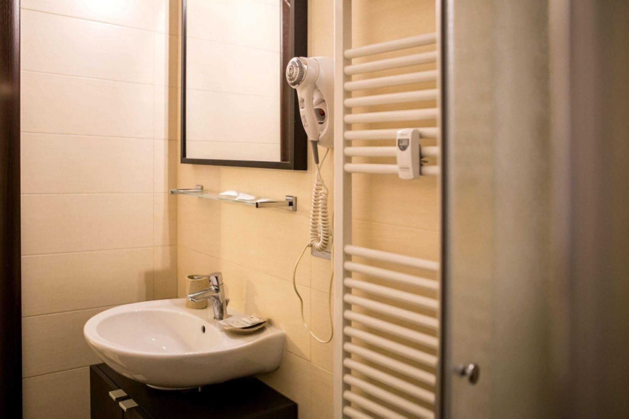 Mikale Rooms Rome Bagian luar foto