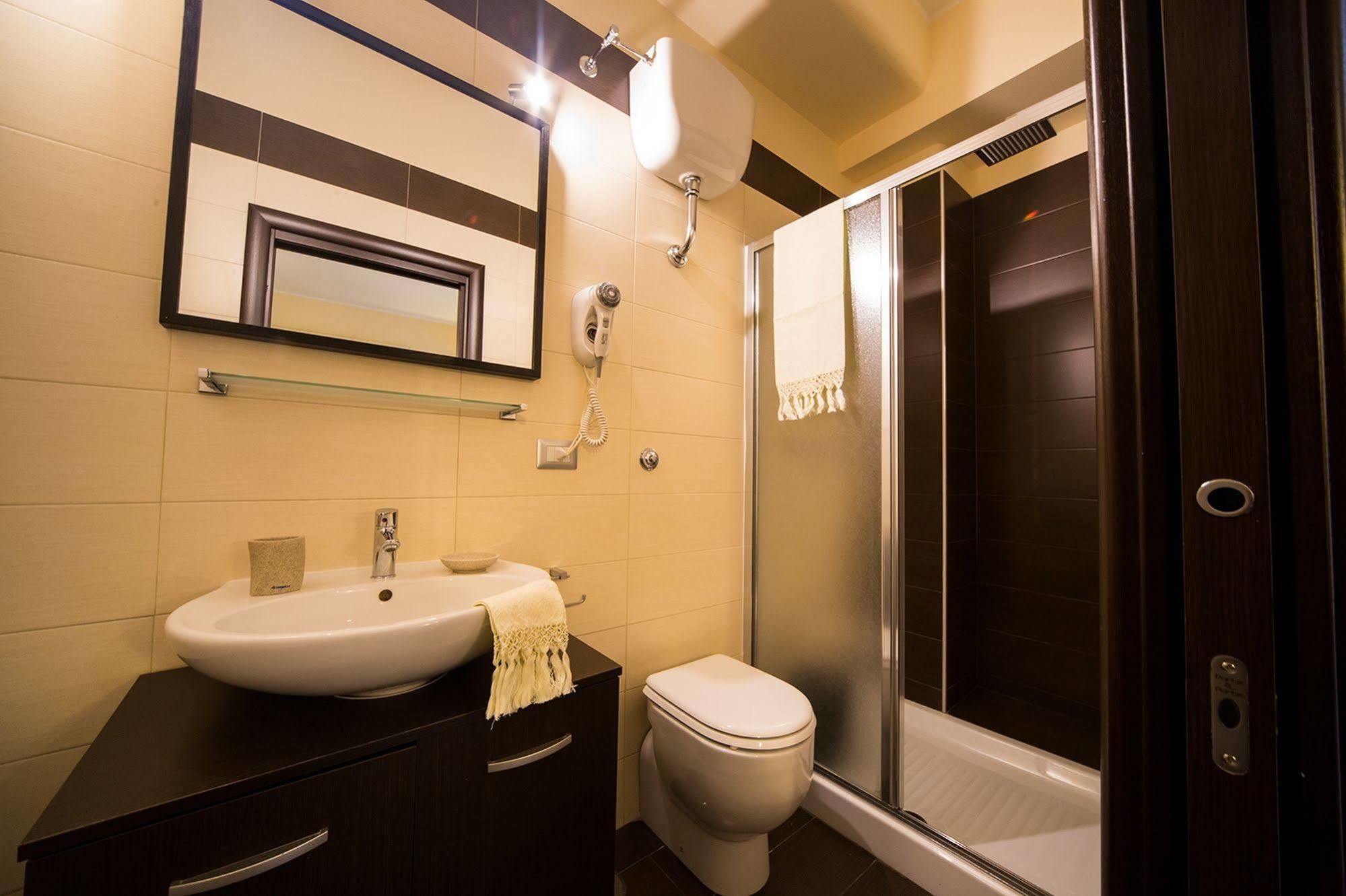 Mikale Rooms Rome Bagian luar foto