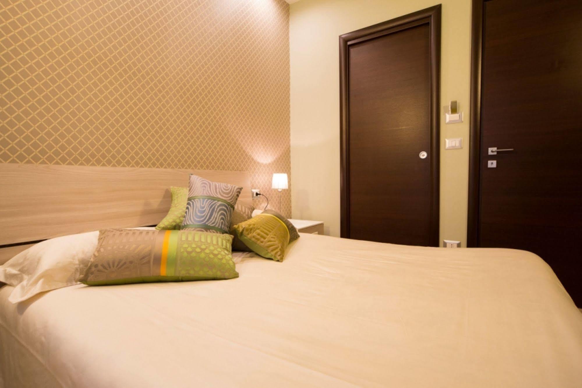Mikale Rooms Rome Bagian luar foto